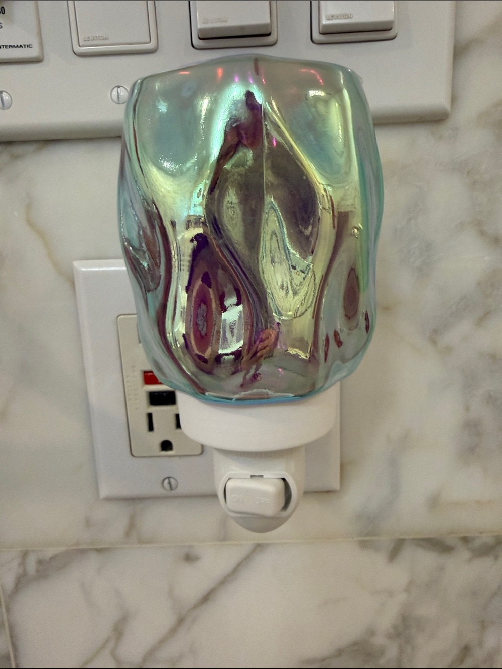 Scentsy Bubble Iridescent Plugin Warmer with Wax melts